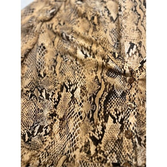 Torrid hi/lo blouse snakeskin print sz 6 - Picture 3 of 4